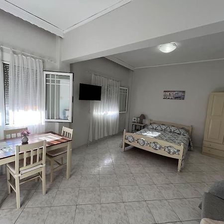 Studio Apartment In Nea Karvali Esterno foto