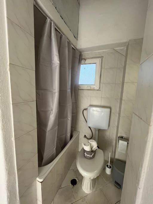 Studio Apartment In Nea Karvali Esterno foto