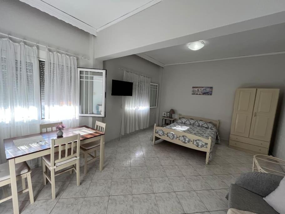 Studio Apartment In Nea Karvali Esterno foto